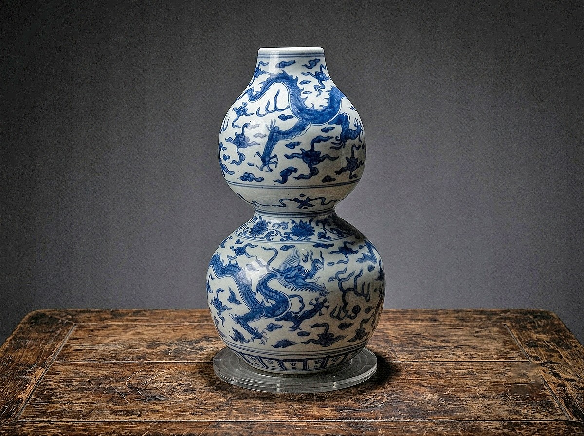 修復後：明代青花龍紋葫蘆瓶